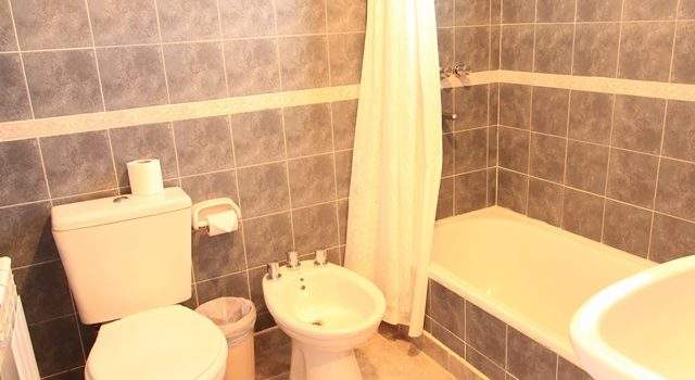 Bano Cabanas Losdospinos Calafate Santacruz Argentina Cabana Los Dos Pinos El Santa Cruz