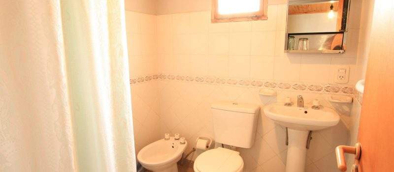 Bano Cabanas Losdospinos Calafate Santacruz Argentina Cabana Los Dos Pinos El Santa Cruz